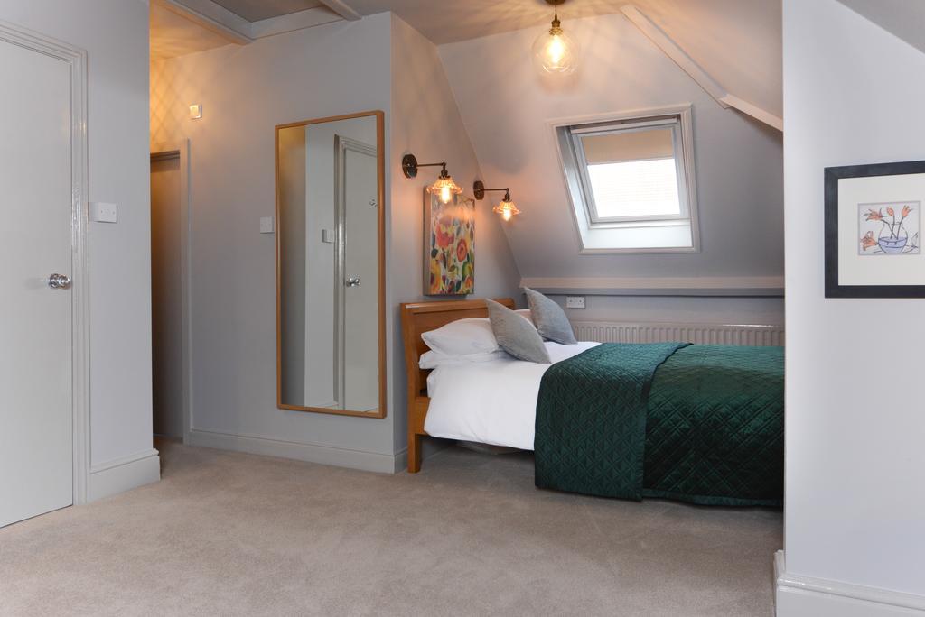 Mory House Bed & Breakfast Борнмът Екстериор снимка